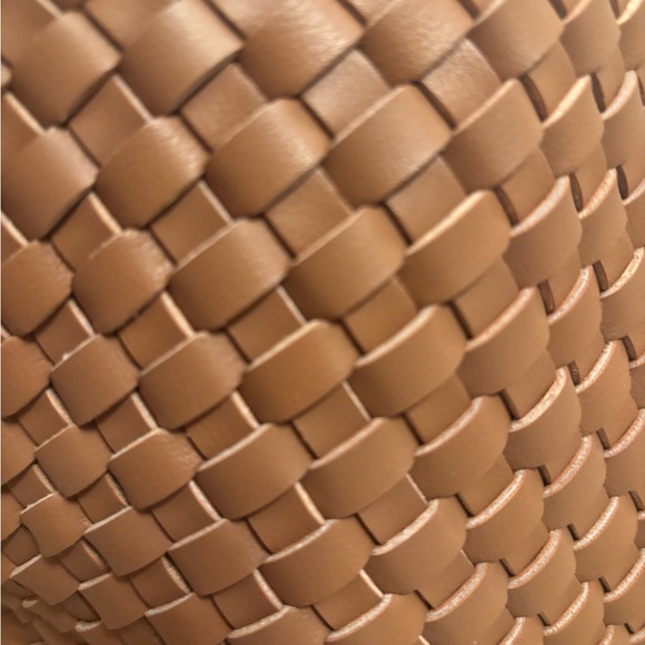 Chic Tan Woven Tote Bag - Picture 4 of 7